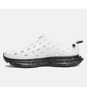 NIB Kane Revive Men’s White and Black Speckled Slip-On Shoes